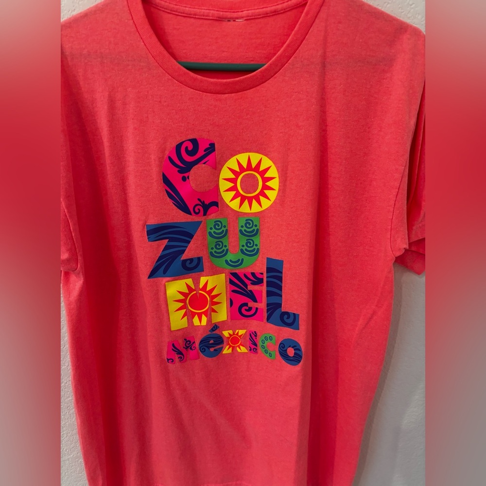 Vibrant Graphic Tee - Coral